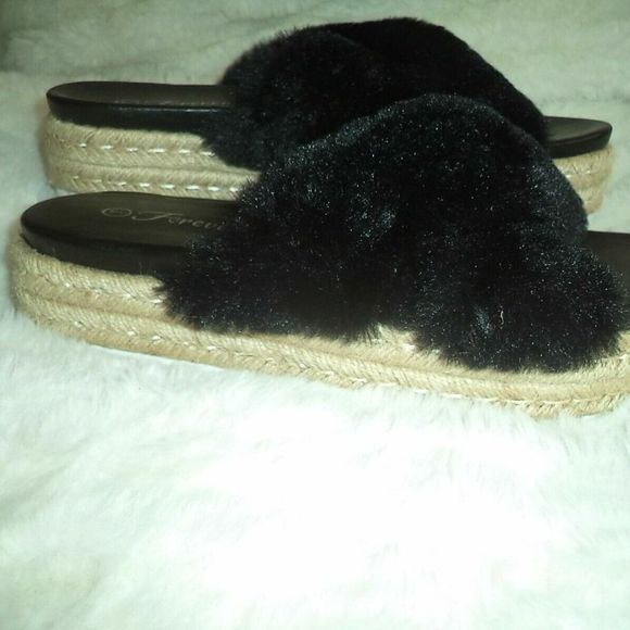 FOREVER BLACK FAUX FUR SLIP ON OPEN TOE SANDALS WEDGES FLIP FLOPS~WOMENS SIZE 7 - Picture 3 of 6